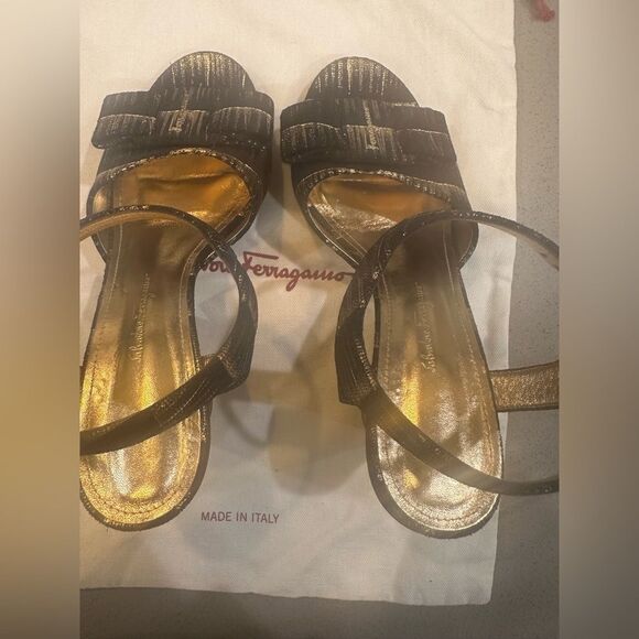 Salvatore Ferragamo 'Violet' Golden Metallic Stripe Bow Sandal Heels Size 8 - Picture 4 of 10